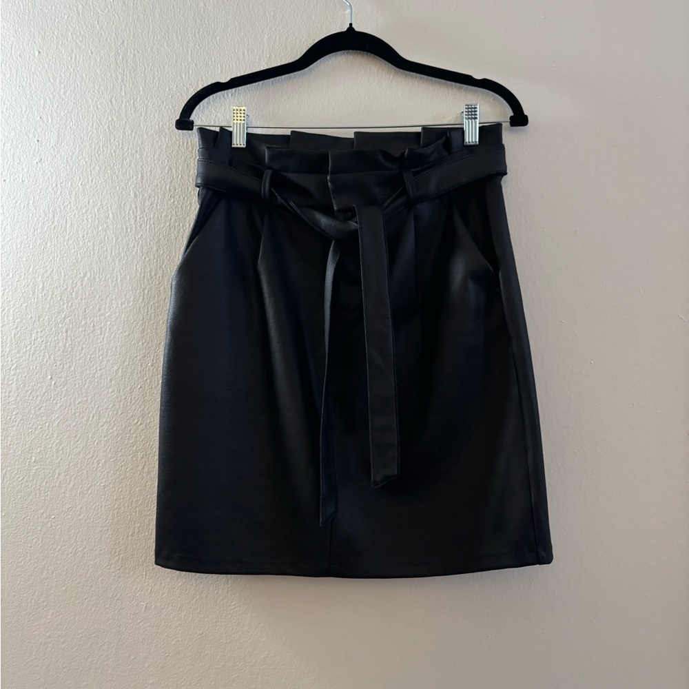 Vero Moda Black Coated Paperbag skirt